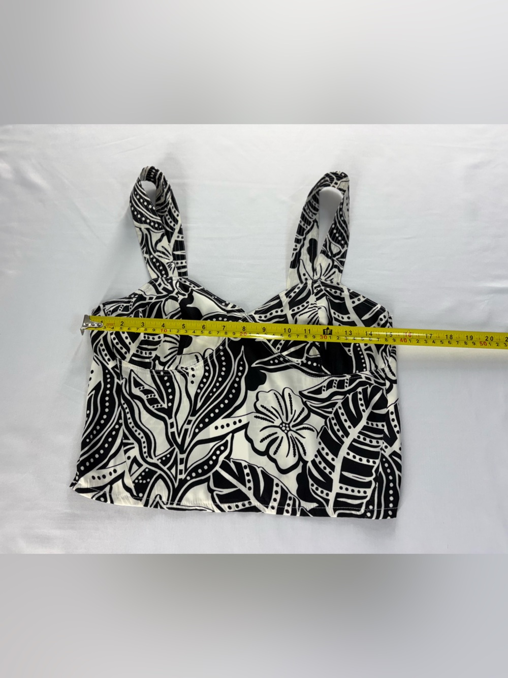 Rose + Olive Tropical Floral Crop Top Black White Size M NWT - Picture 7 of 9